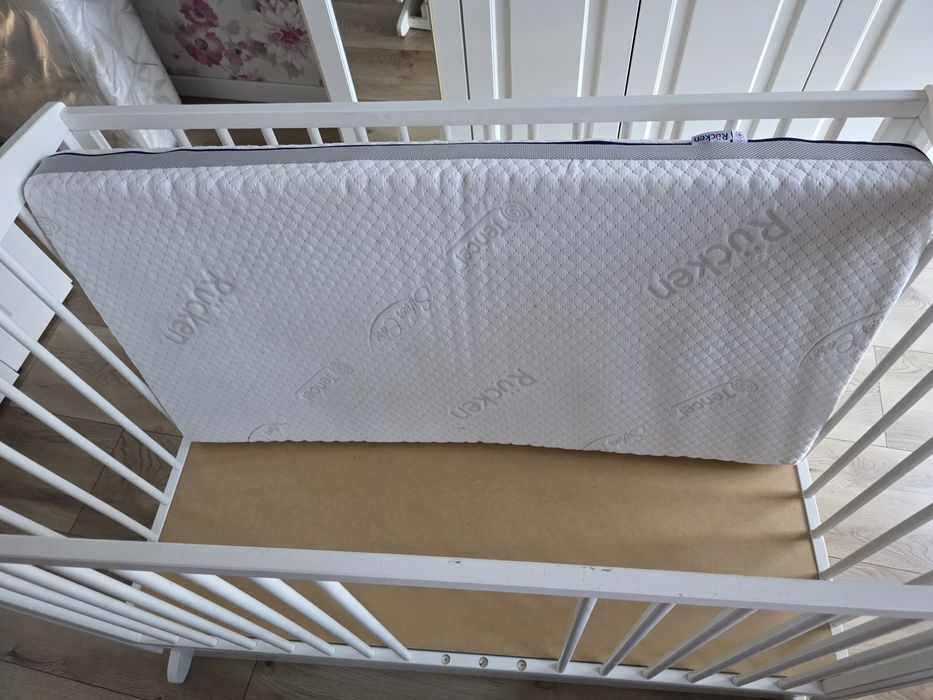Łóżeczko z funkcją kołyski z materacem Rücken 120 x60