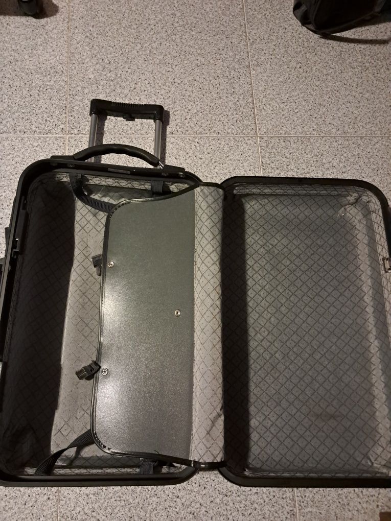 Mala pequena  rígida  20 de fundo 55 de altura 38 de largura