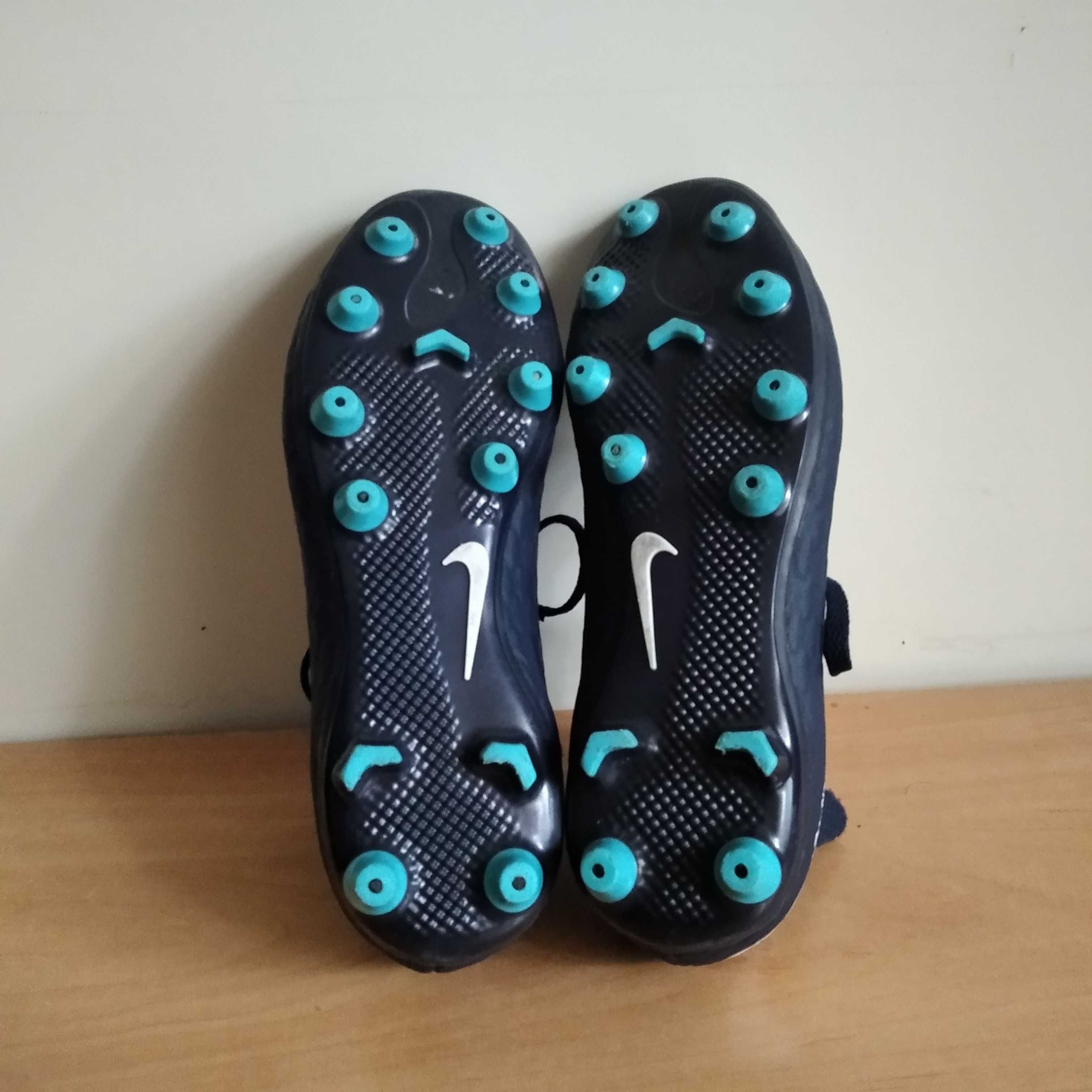 Buty piłkarskie Nike Hypervenom Phelon 3 DF roz.eu-35