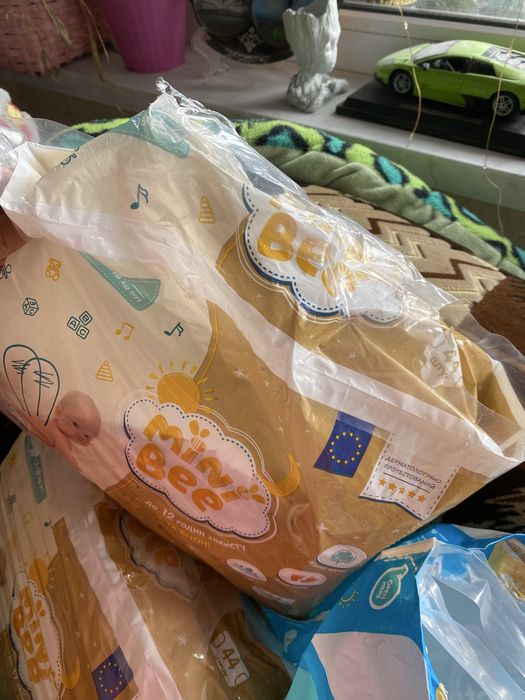 Памперси підгузки huggies 3 розмір Mini bee 4 розмір