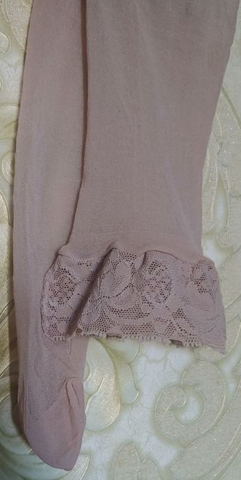 Женские чулки  телесного цвета..