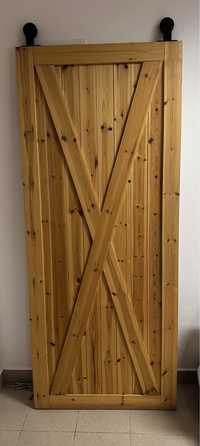 Drzwi loftowe przesuwne drewniane z systemem
