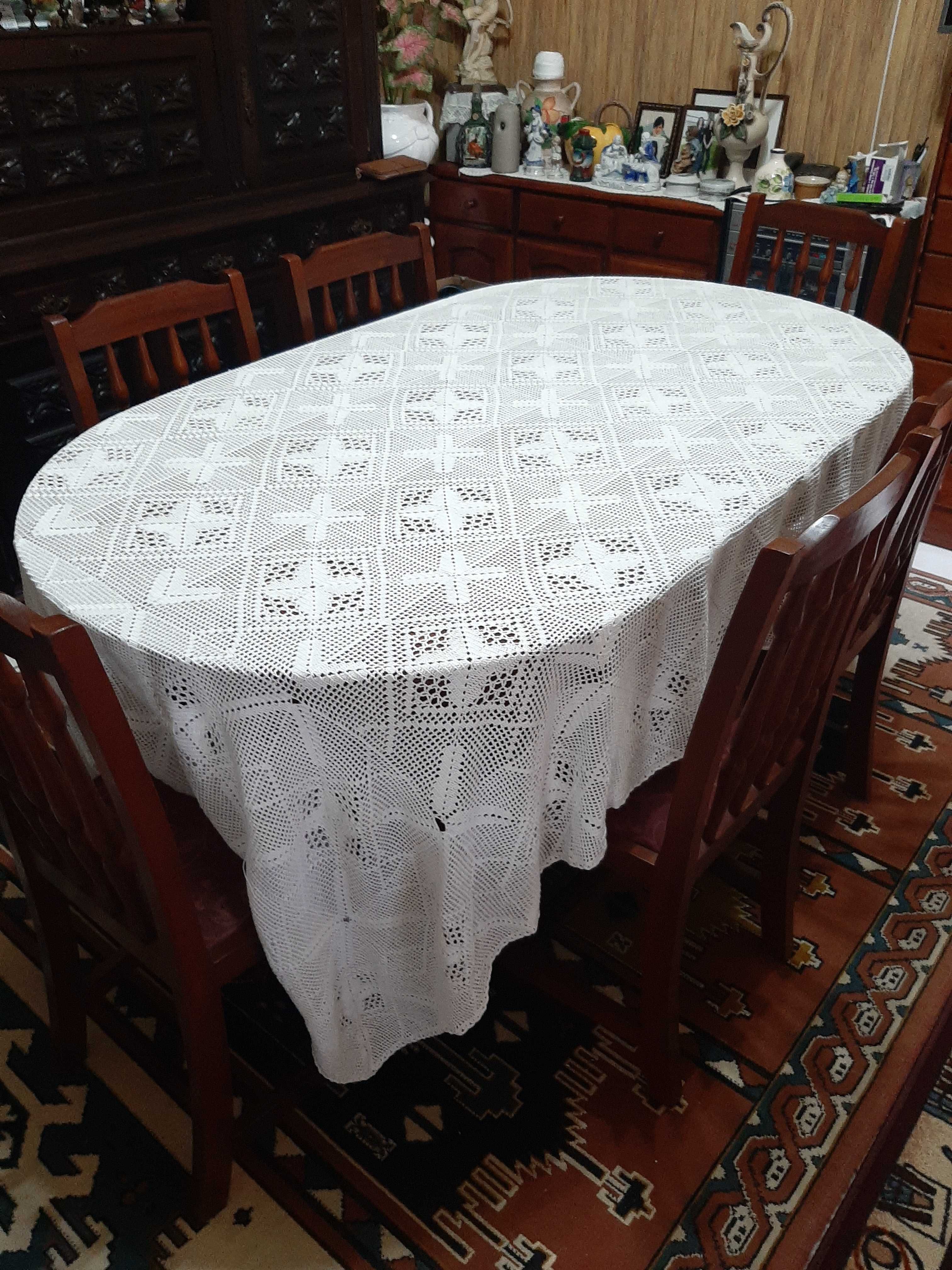 Conjunto mesa e cadeiras apenas 200 euros!