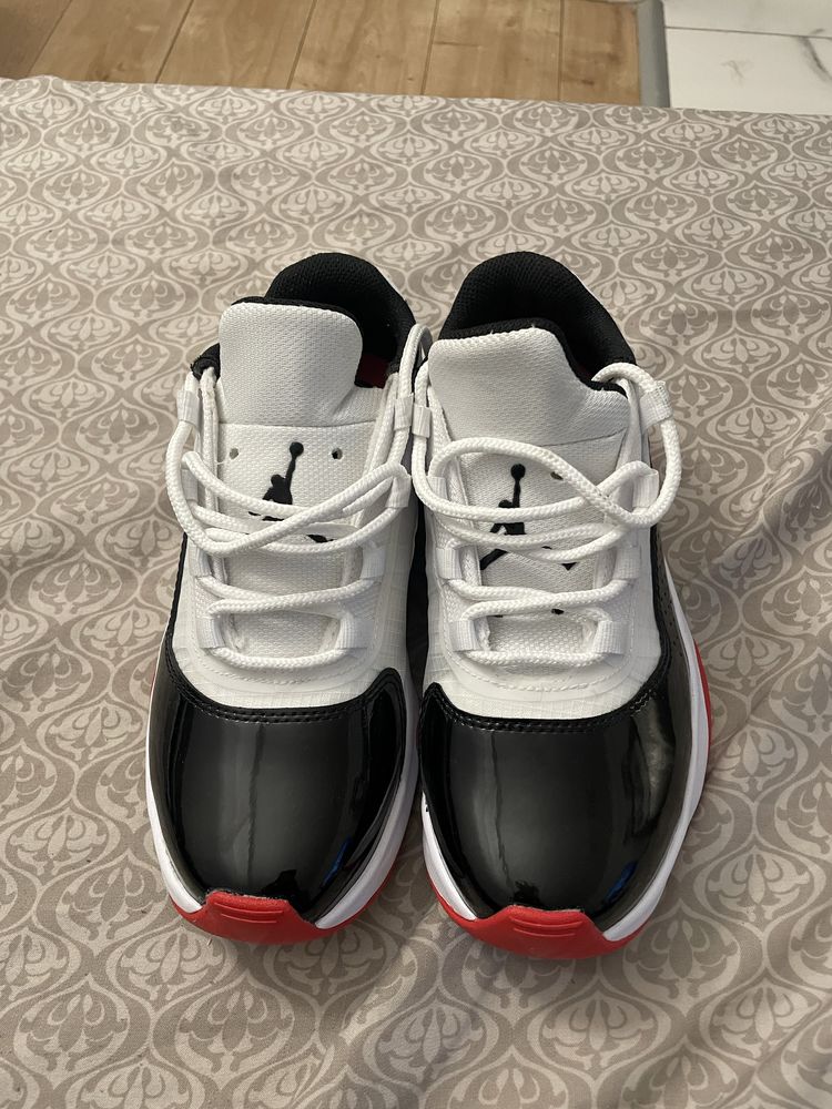 Tennis novinhos , usados uma vez apenas , marca jordan