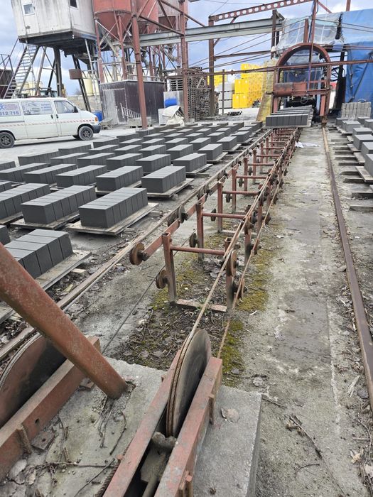 Wibroprasa stacjonarna KVM 62/105 Linia do bloczków betonowych, kostki