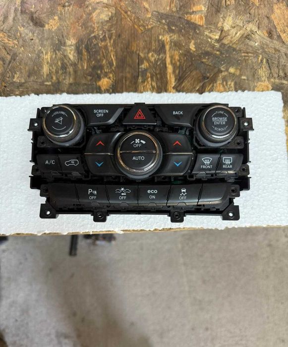 Panel klimatyzacji JEEP GRAND CHEROKEE WK2