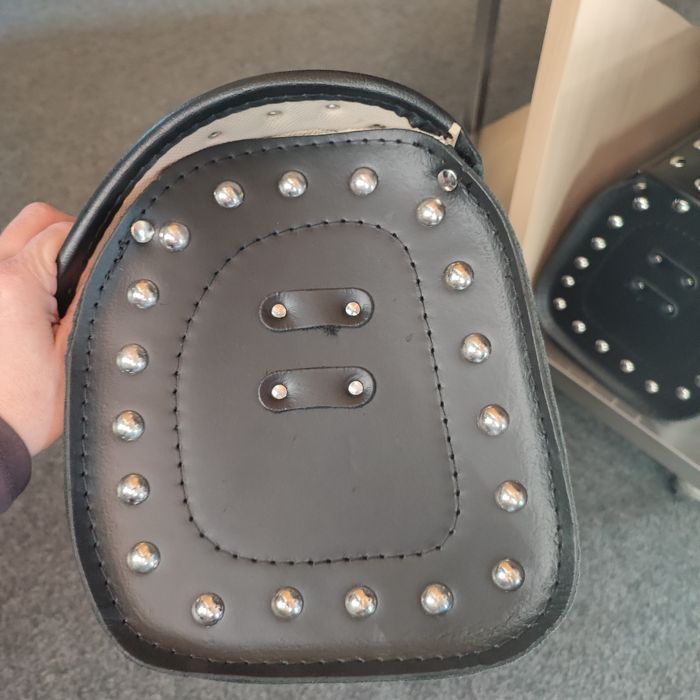 Kufer motocyklowy skórzany K04E 55 cm ćwiekowany CZARNY chopper