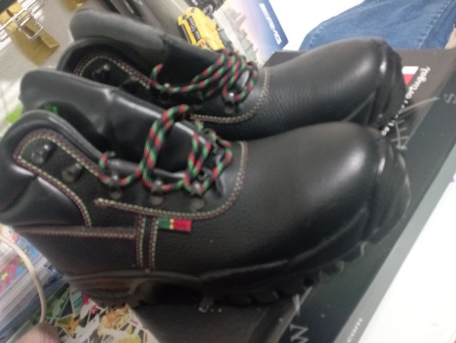 Botas de biqueira daso