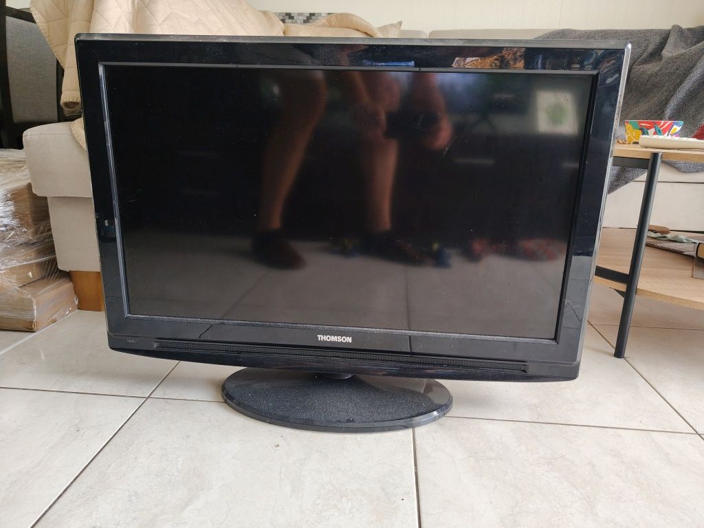 Sprzedam meblościankę ze stołem i krzesłami + telewizor 32"