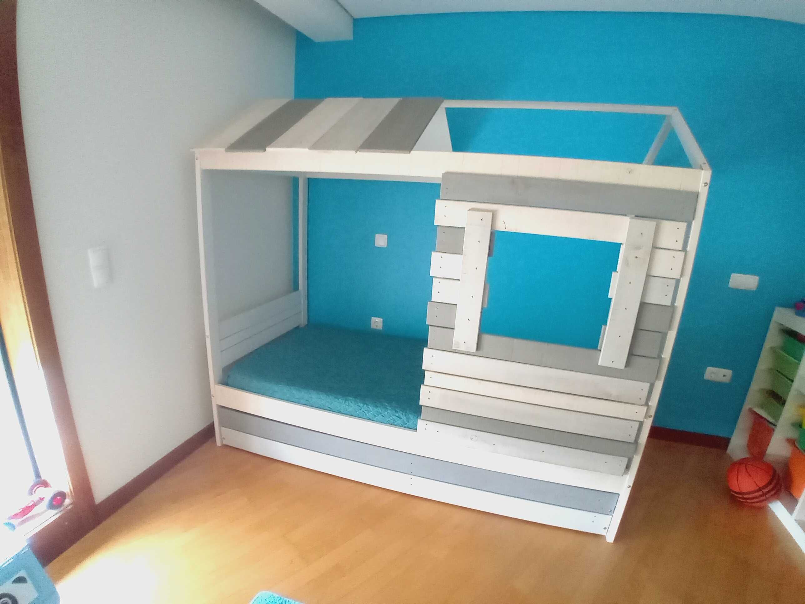Cama de menino com muito pouco uso