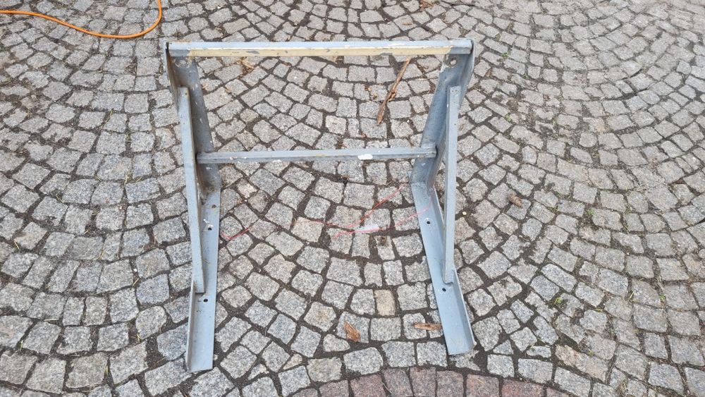 Wspornik ścienny pod klimatyzator