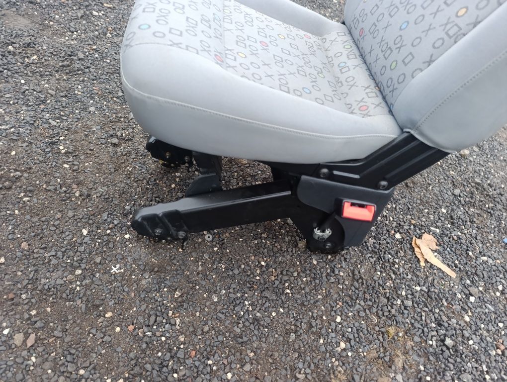 Koziołek gotel pojedynczy otwierany składany 2 rząd  VW T5 T6 OX