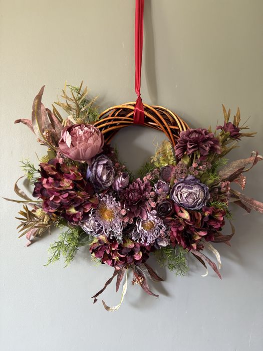 Wianek na drzwi ścianę z kwiatów sztucznych burgund fiolet hand made
