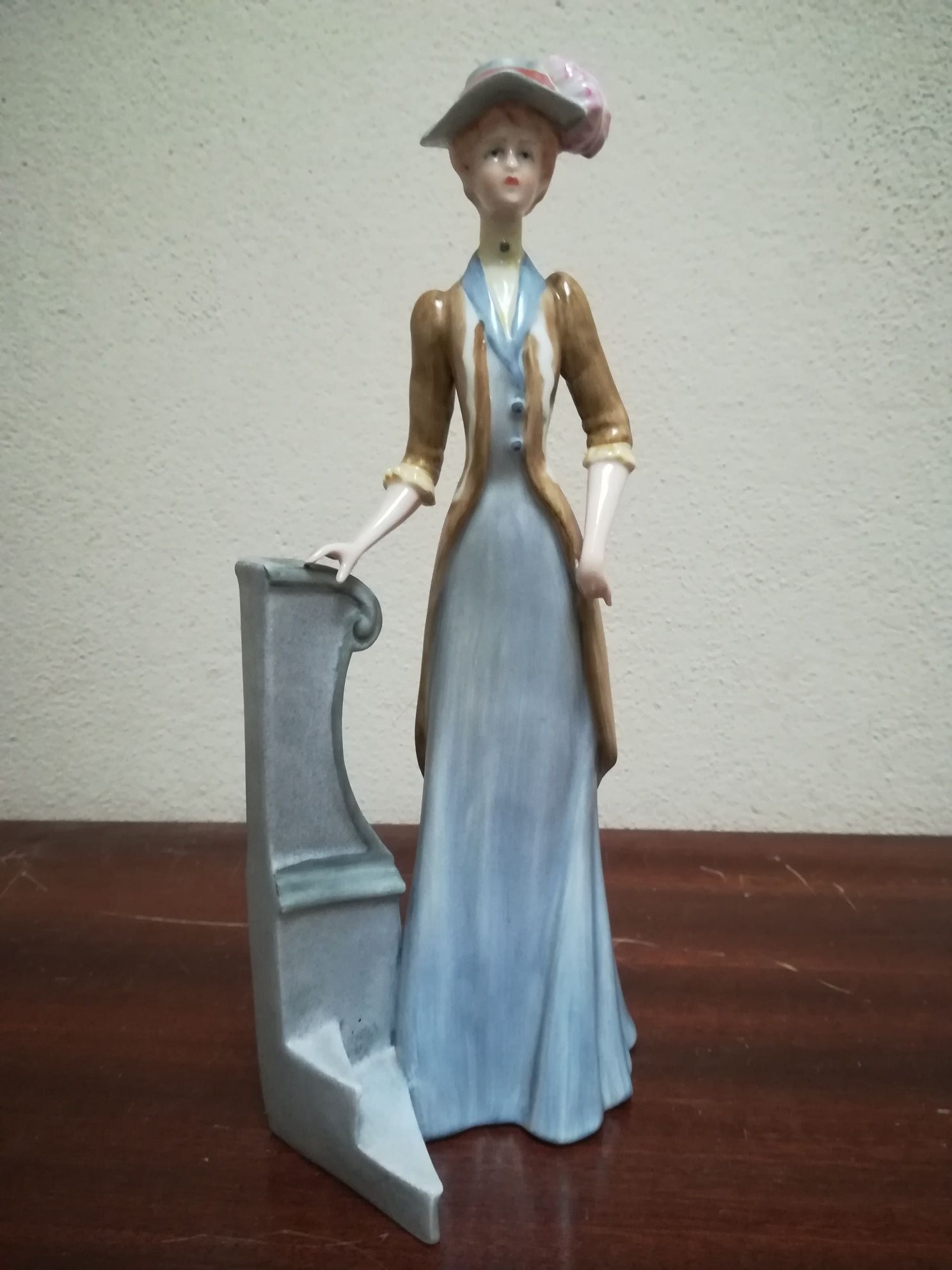 Estatueta Porcelana Época Anos 1960
