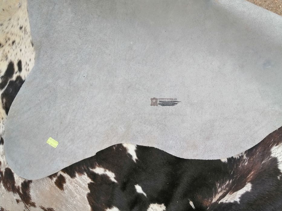 Carpete preta é branca