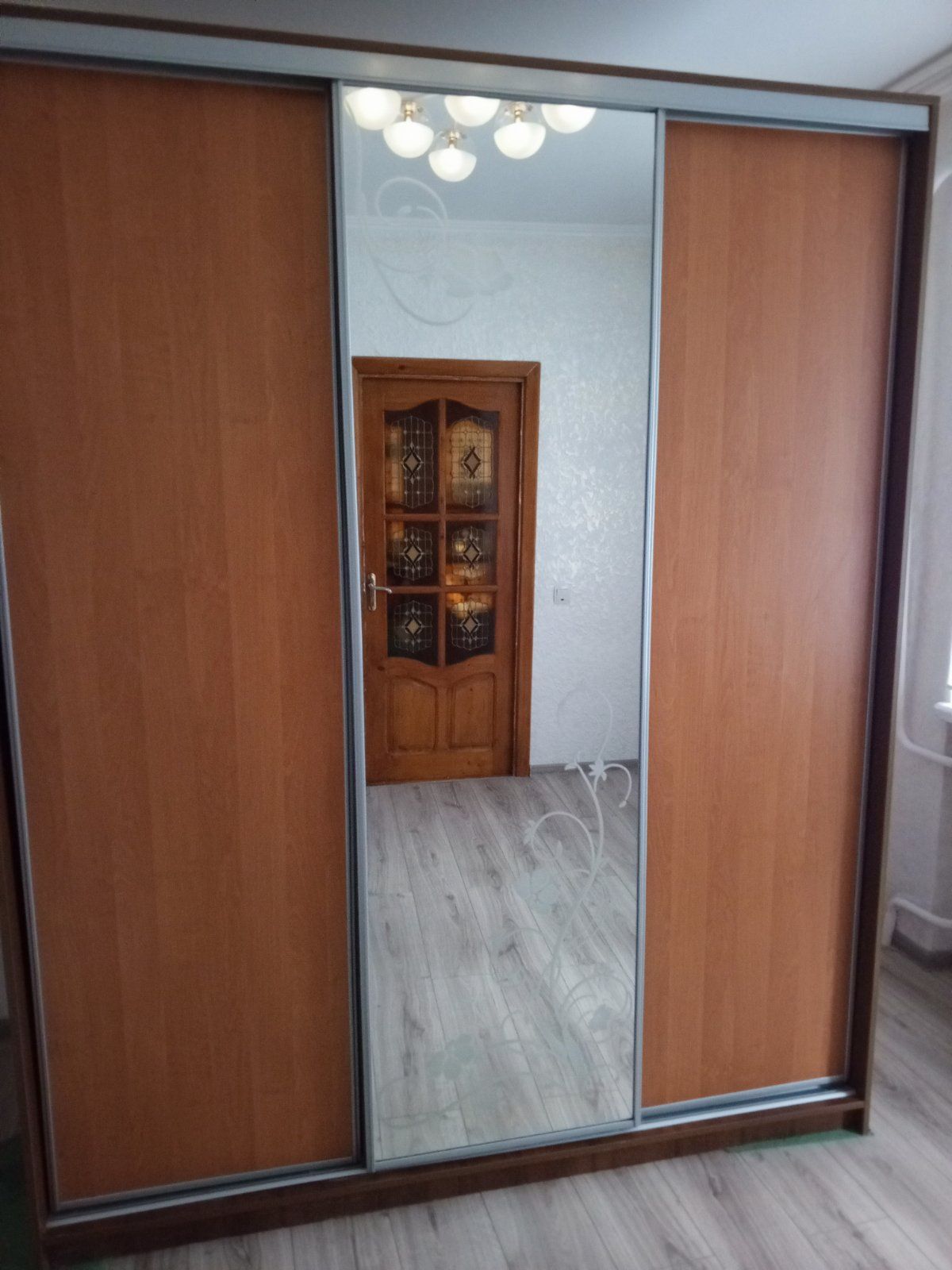 Шафа купе трьохсекційна 180*220*60 на три дверки