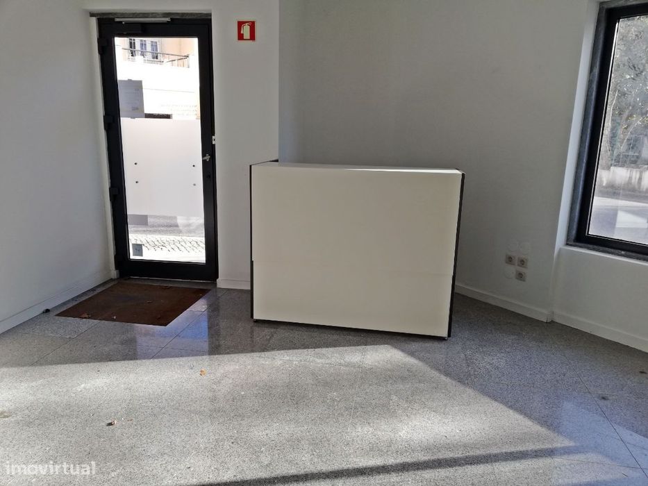 Loja no centro de Pero Pinheiro