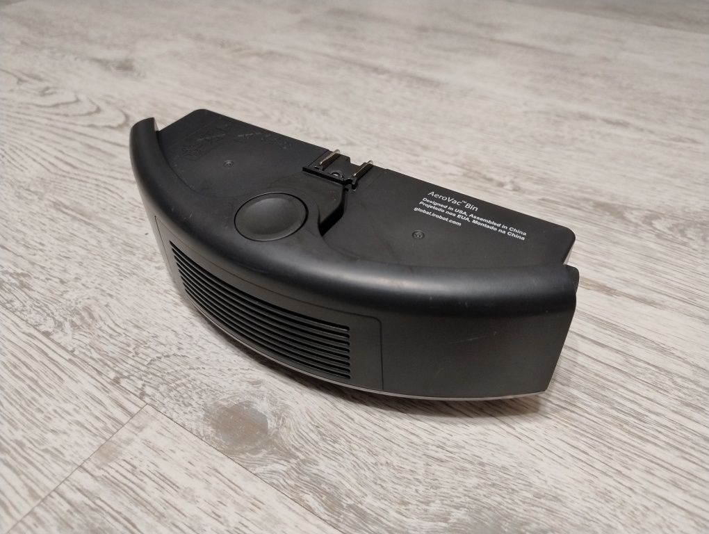 Pojemnik na śmieci z filtrem Irobot Roomba 692