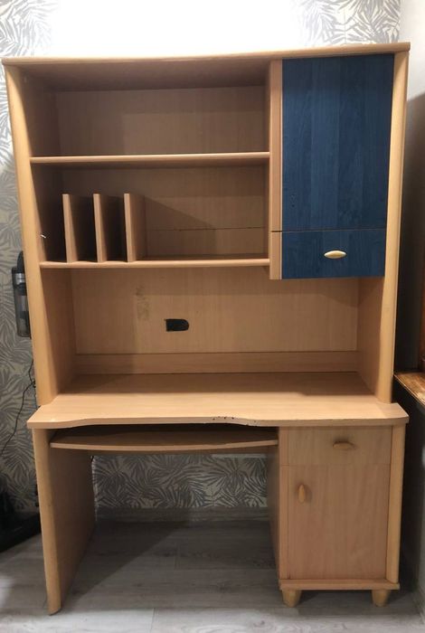 Стіл письмовий з надставкою + Книжний шкаф.