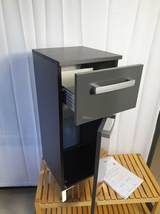 Szafka łazienkowa w kolorze antracytowym