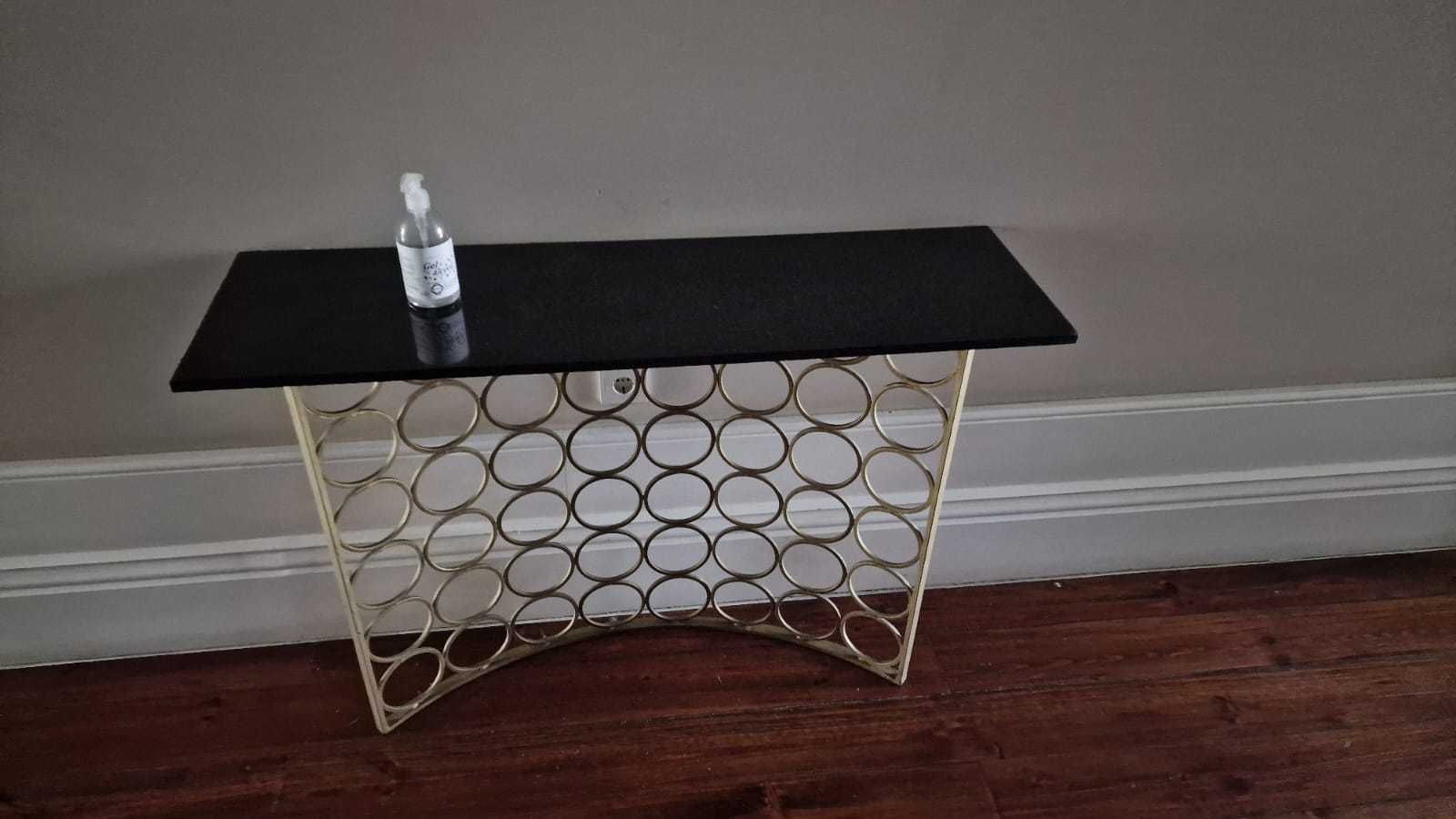 Consola Design Luxo | Tampo Negro e Base Dourada | Porto