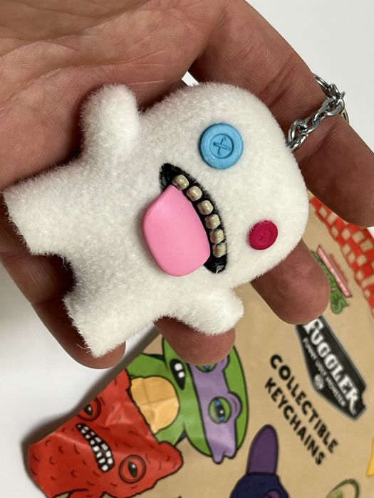 Білий пухнастий Фуглер. Брелок Fuggler White Tongue 6 Rare. 380грн