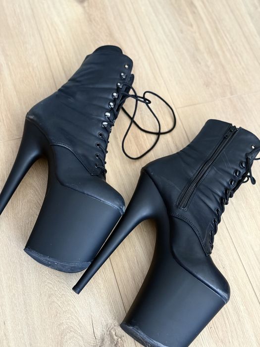 Стріпи закриті PLEASER FLAMINGO-1020 37 розмір