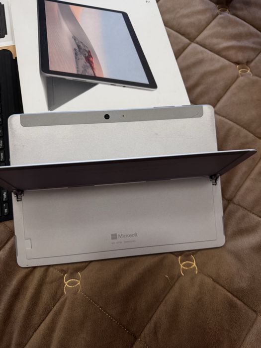 Планшет Microsoft Surface Go 2 з клавіатурою