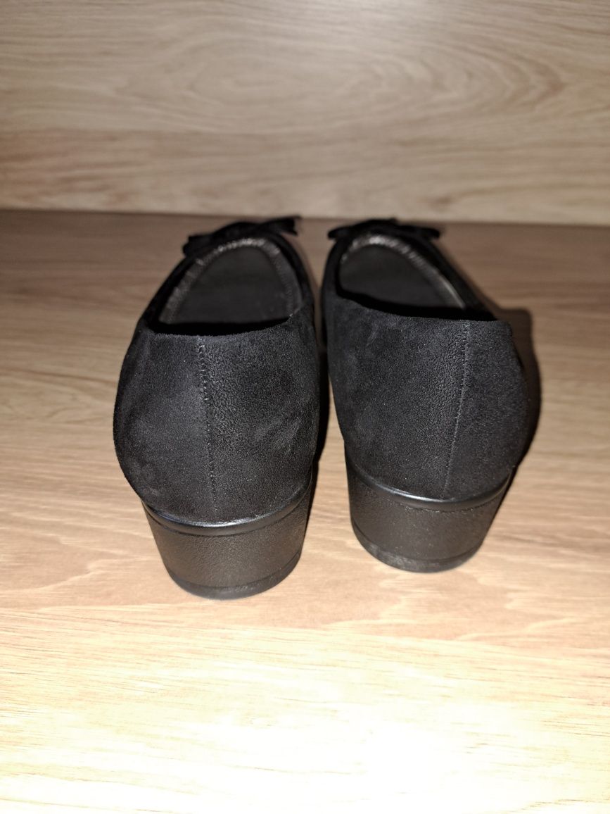 Raz zalozone Clara Barson r. 41