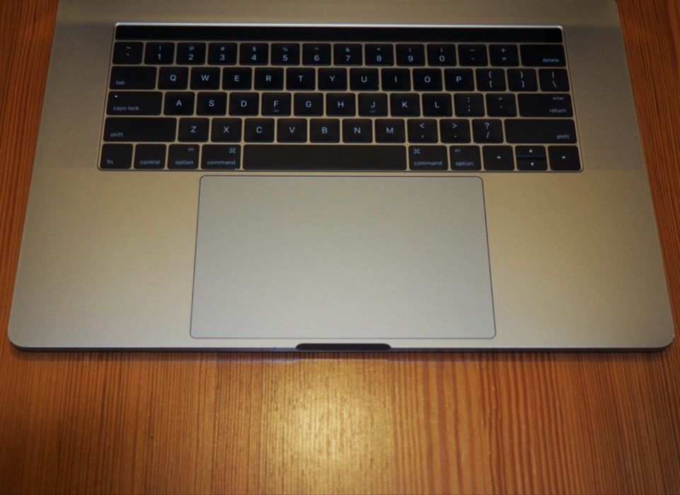 Macbook Pro 2016 16/512GB. Touchbar Intel 7