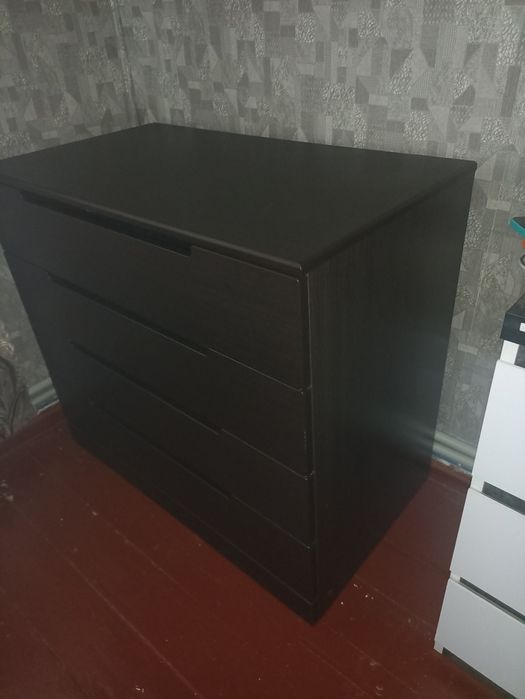 Продам місткий  комод