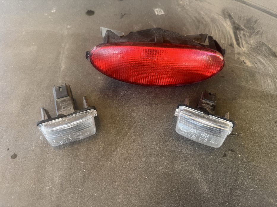 Farol nevoeiro / luz matricula peugeot 206