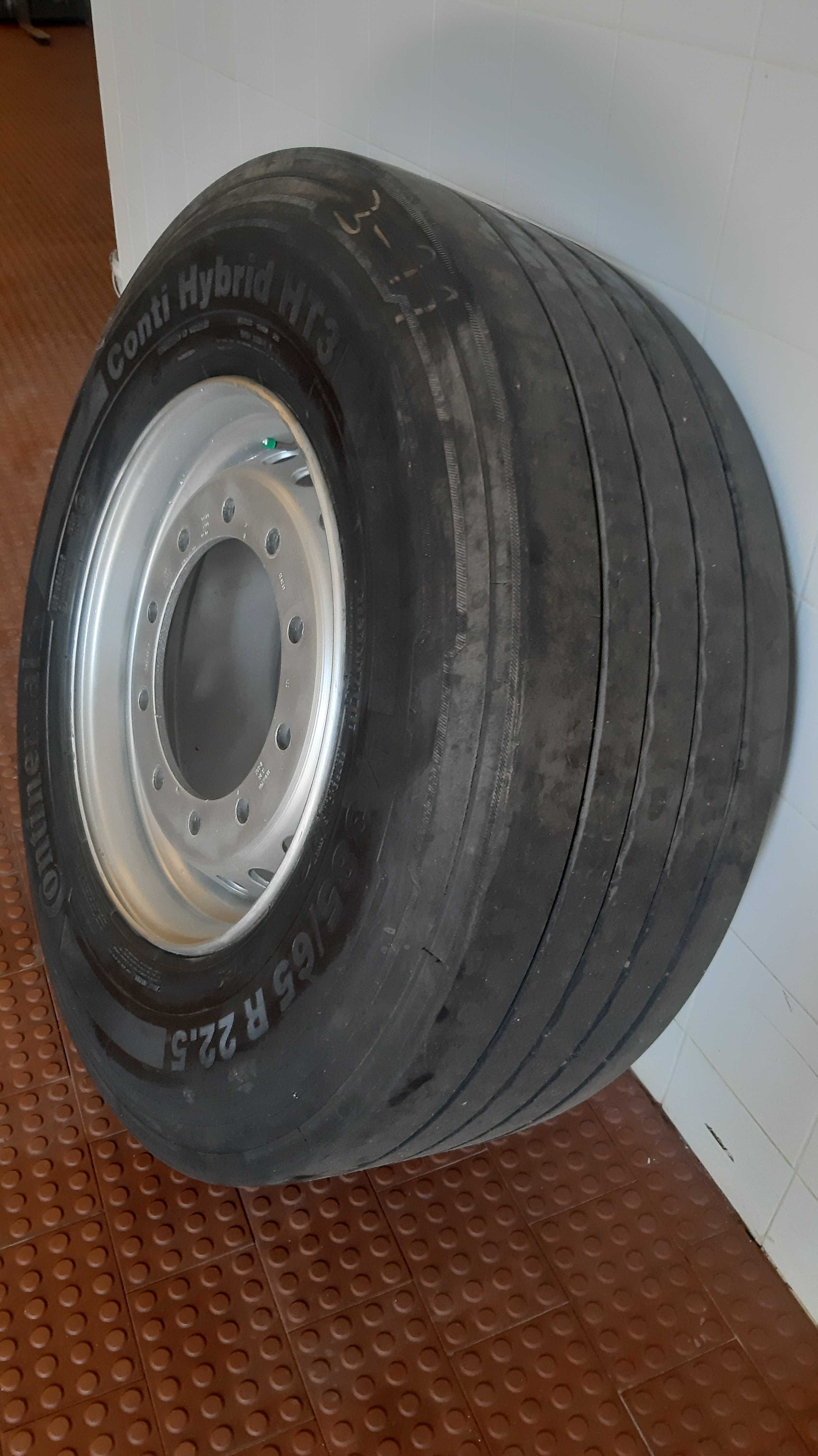 Pneu 365/65R 22.5