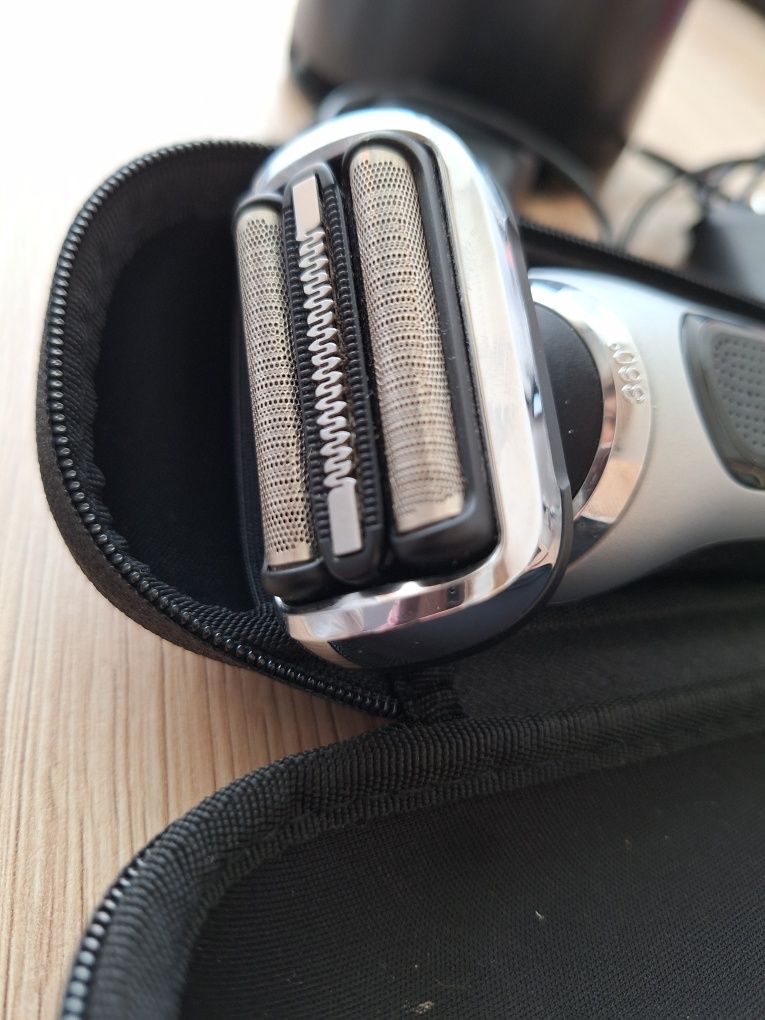 Golarka BRAUN Seria 7 71-S7200CC Na mokro i sucho