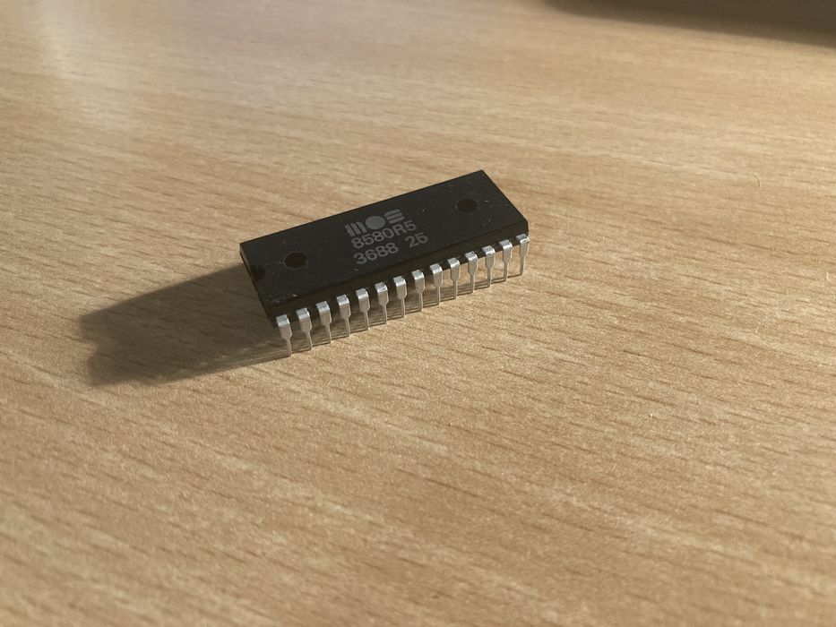 Commodore 64 - SID 8580 - sprawny