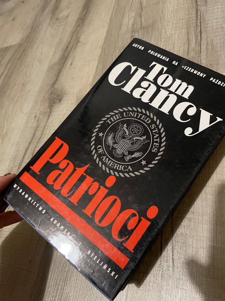 Dwie  ksiazki tom clancy; zwierciadlo,patrioci i a.j quinnell reporter