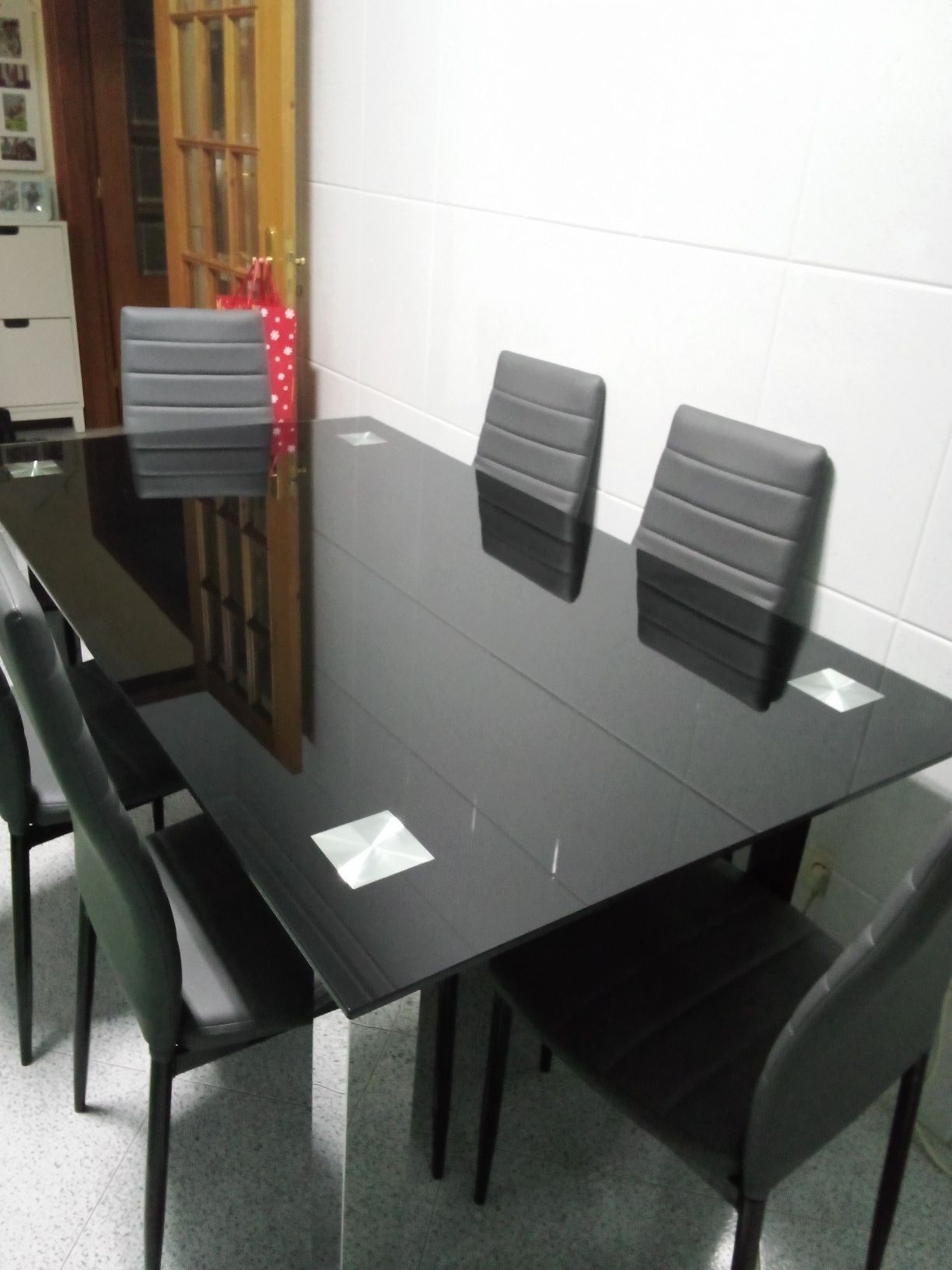 Mesa de vidro preto  de 1,60 / 90 com 6 cadeiras