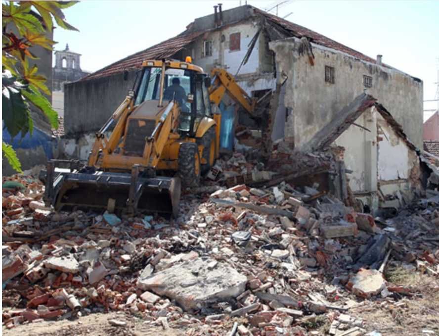Demoliçoes Pequenas Estruturas e Recolha de Entulhos, Monos e Limpezas