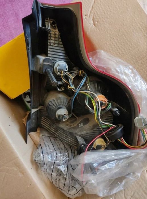 Задні ліхтарі volvo xc90 2004