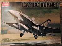 F/A 18 C Hornet, modelo da Academy, escala 1/72. Como novo.