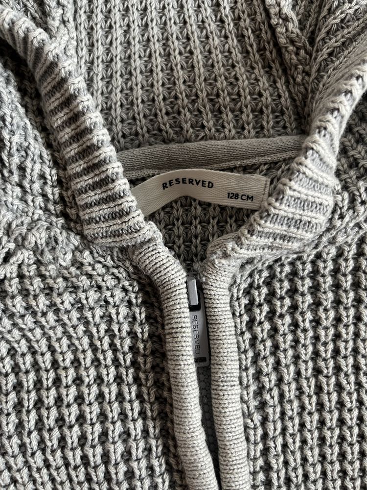 Reserved sweter Zasuwany z kapturem 128