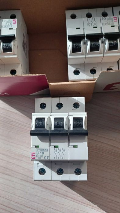 Wyłącznik nadpradowy B10 3P ETI