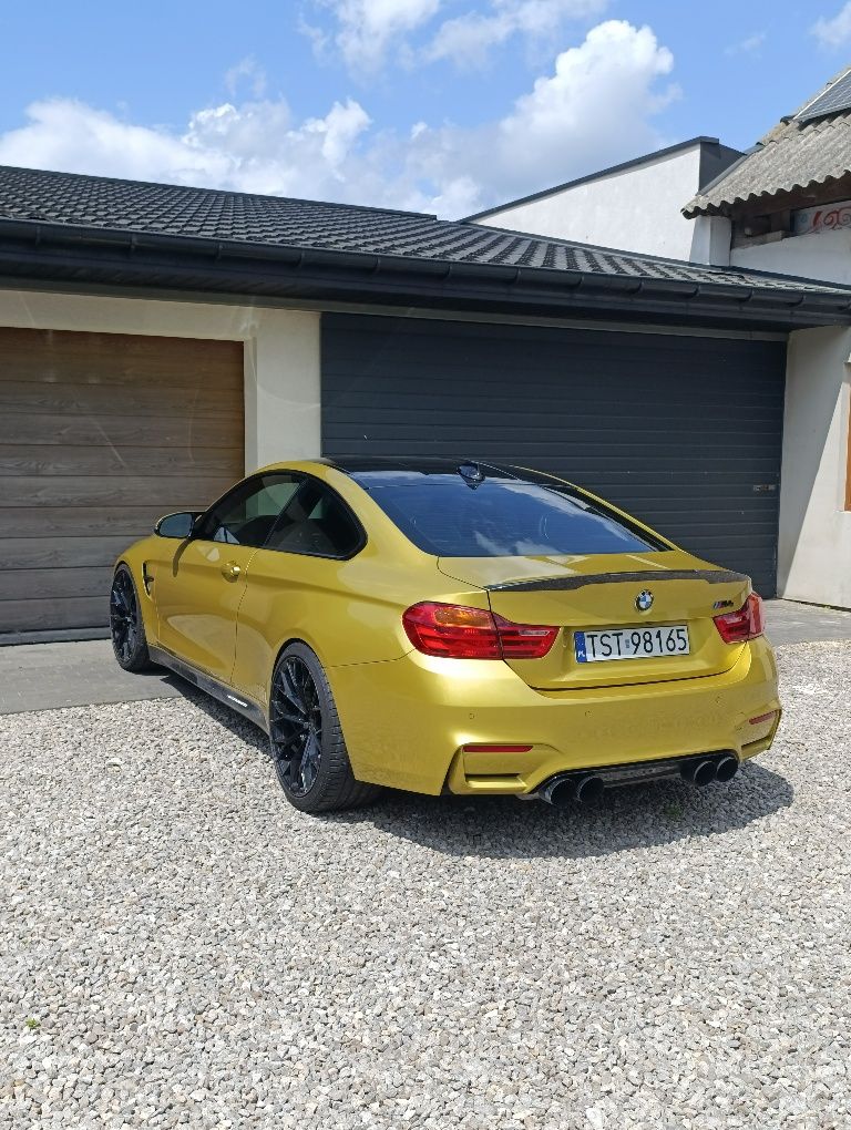 BMW M4 F82 Austin Yellow