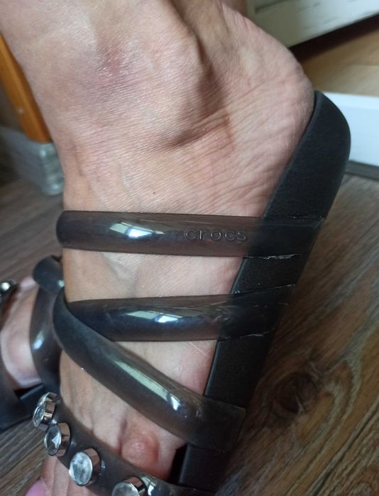 Продам шикарные Crocs шлепанцы W7 наш 37 оригинал