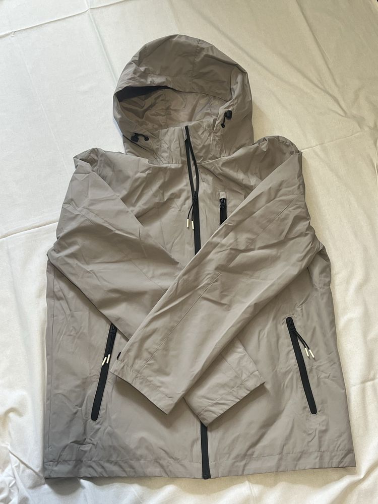 Продаю чоловічу (унісекс) куртку на мембрані Gore-Tex.