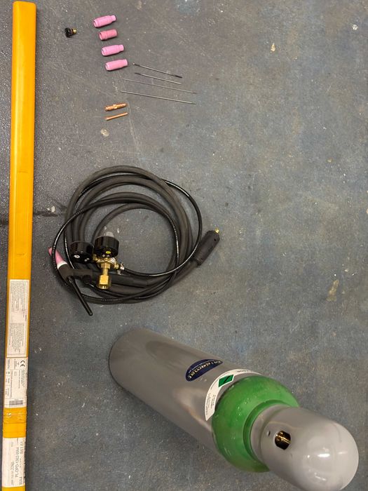 Uchwyt spawalniczy TIG LIFT z zaworkiem 17V butla Argon WTYK MAŁY SK25