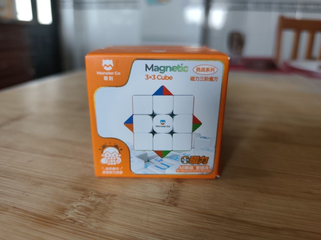 Cubo Mágico 3x3 (GAN) Monster Go Magnetic (Novo)

Cubo 
Cubo Mágico 3x
