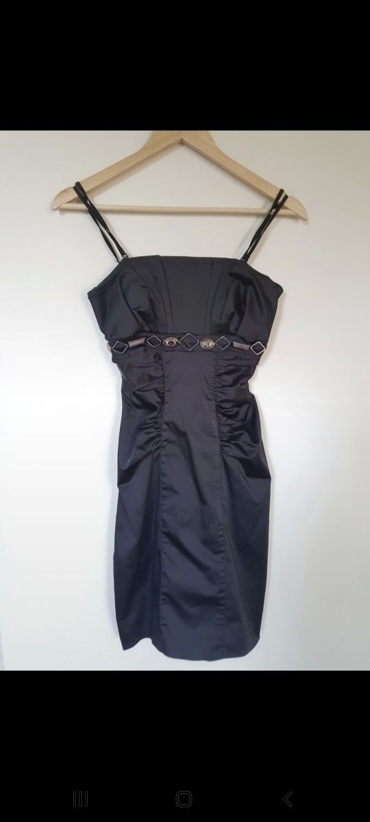 Czarna obcisła satynowa seksowna sukienka mini na ramiączka S