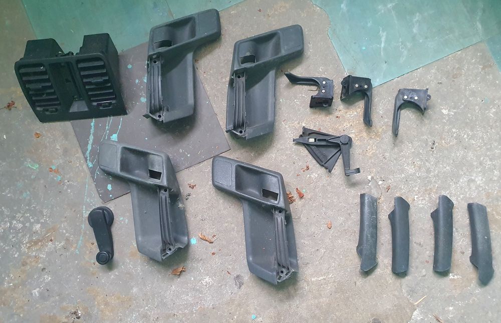 Продам ручки дверей, накладки повторителей,реле на ВАЗ 211