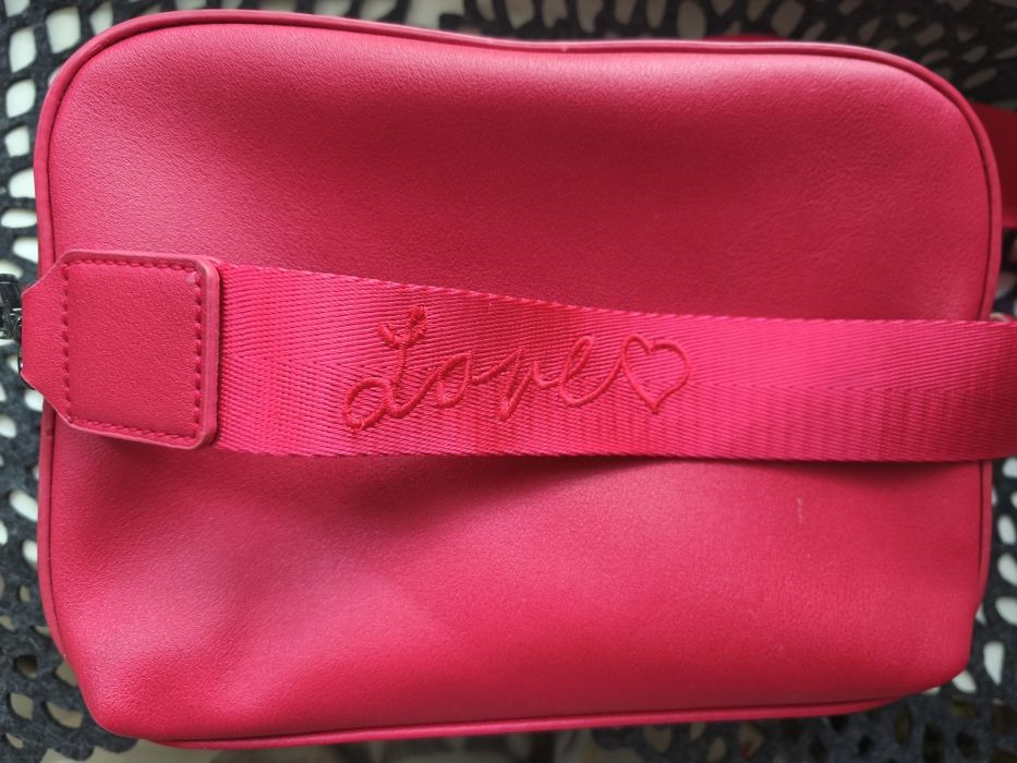 Червона жіноча сумка